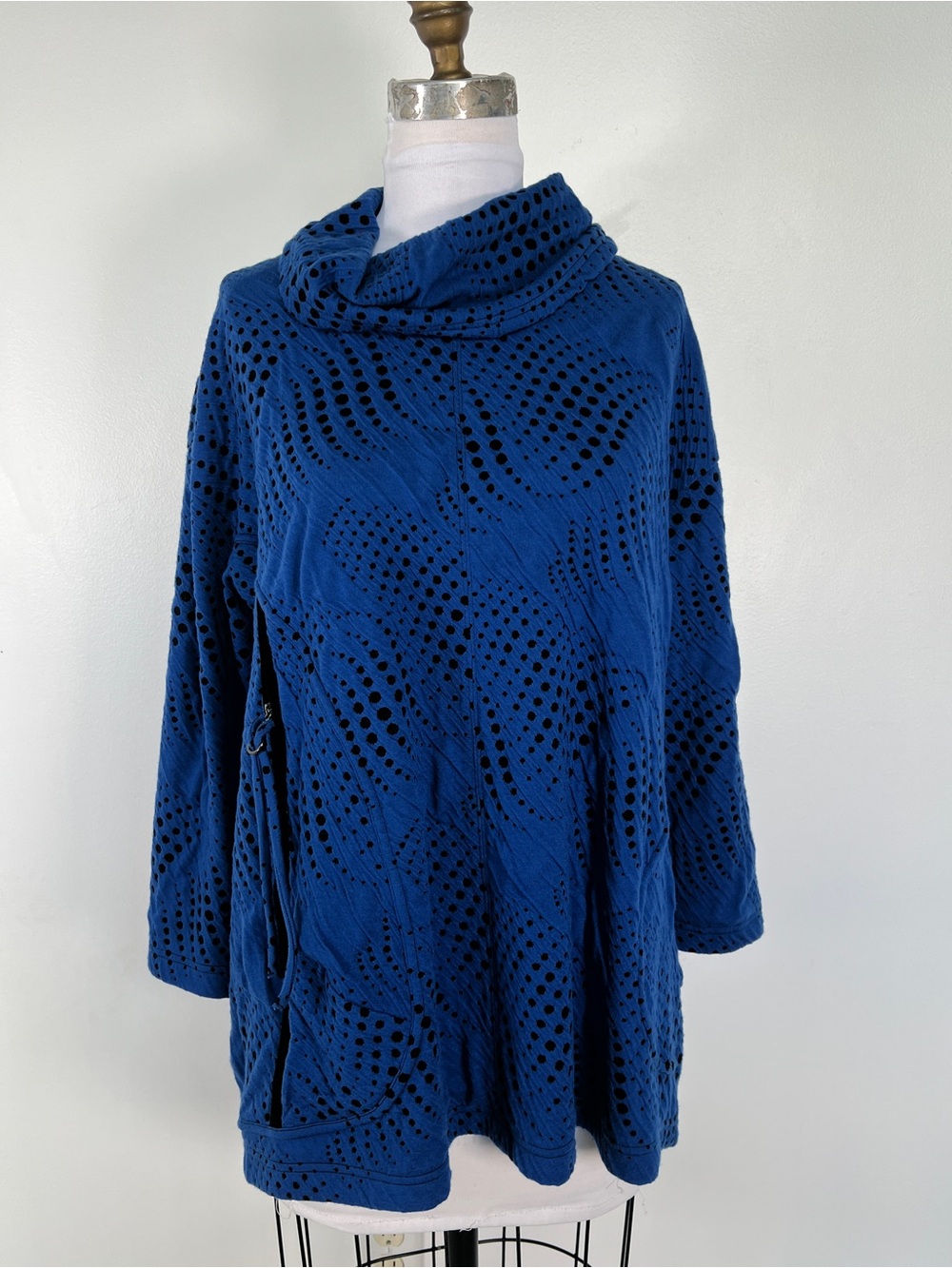 Ali Miles Blue Black Women's Perforated Cowl Neck Tunic Top Size Large EUC!